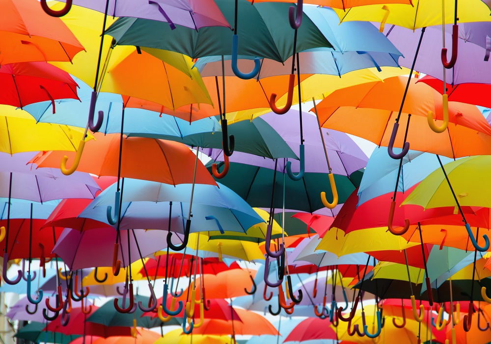 What are the benefits of working through an umbrella company?